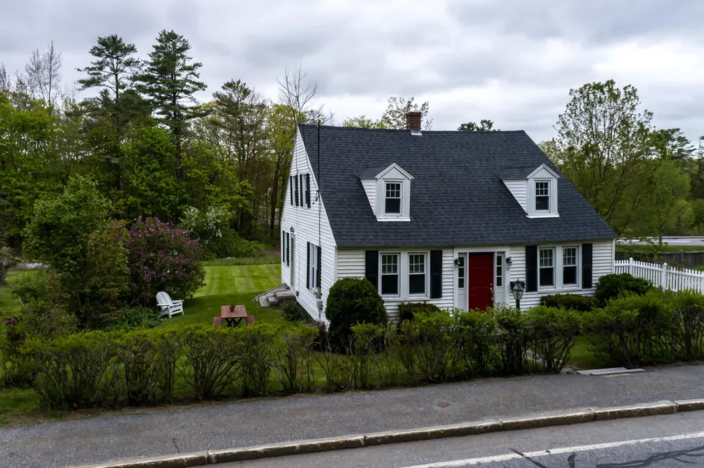 57 Bow Street Freeport ME 04032