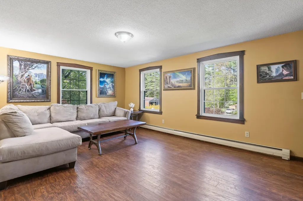 20 Sunderland Drive Auburn ME 04210
