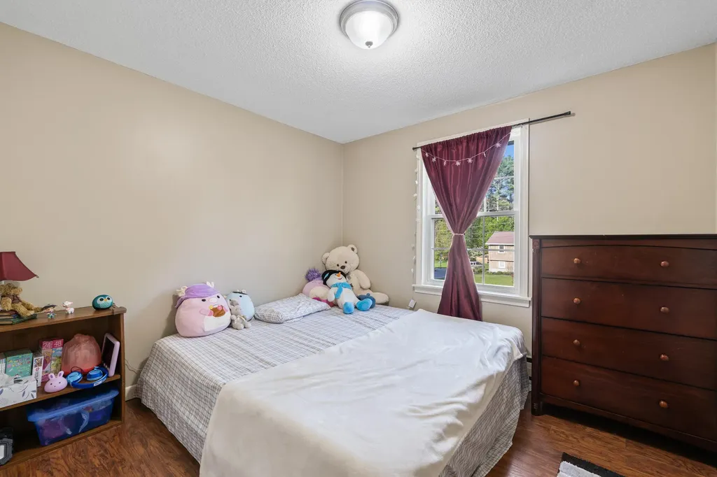 20 Sunderland Drive Auburn ME 04210