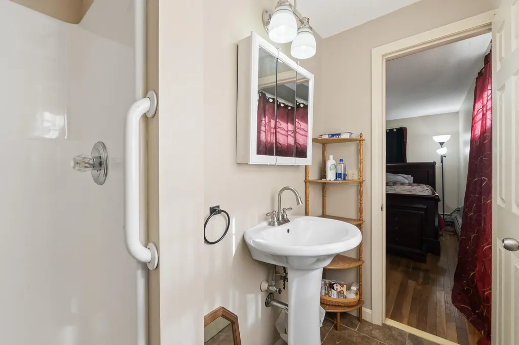 20 Sunderland Drive Auburn ME 04210