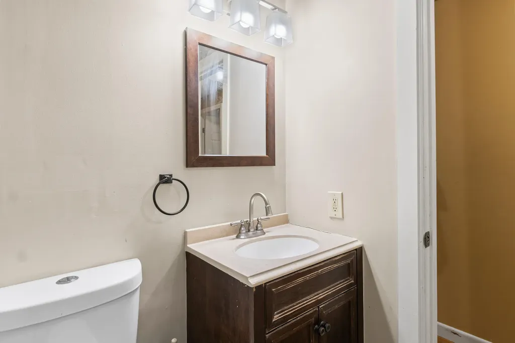 20 Sunderland Drive Auburn ME 04210