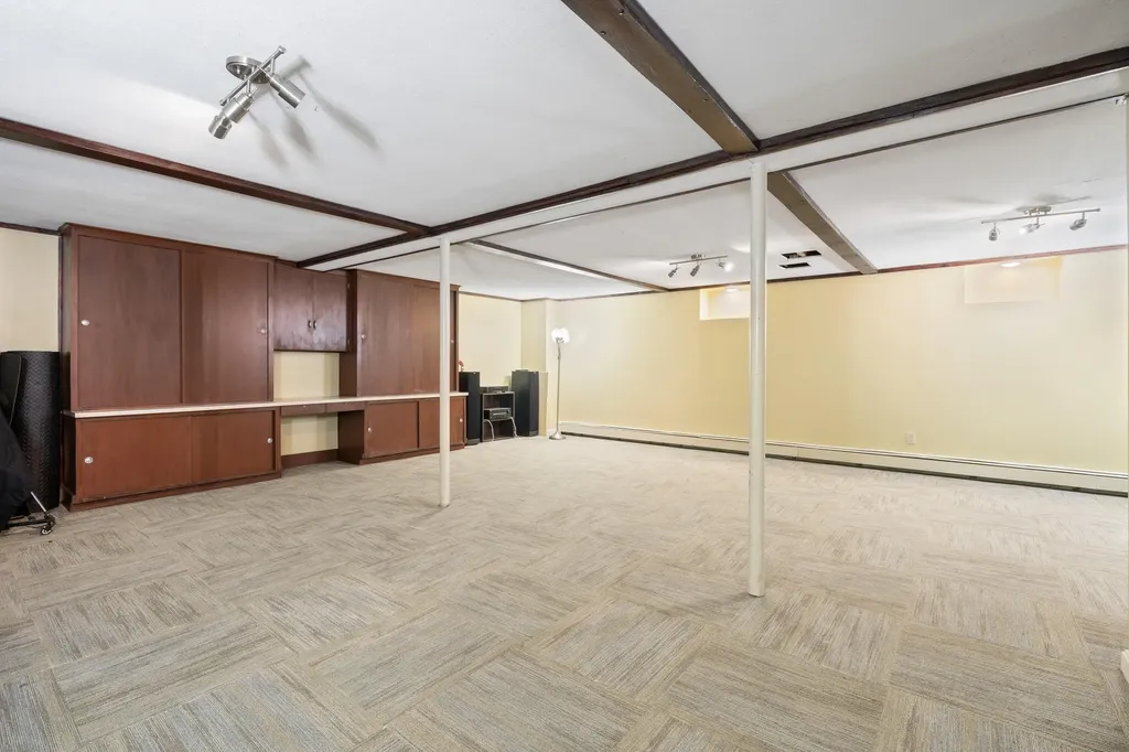 20 Sunderland Drive Auburn ME 04210