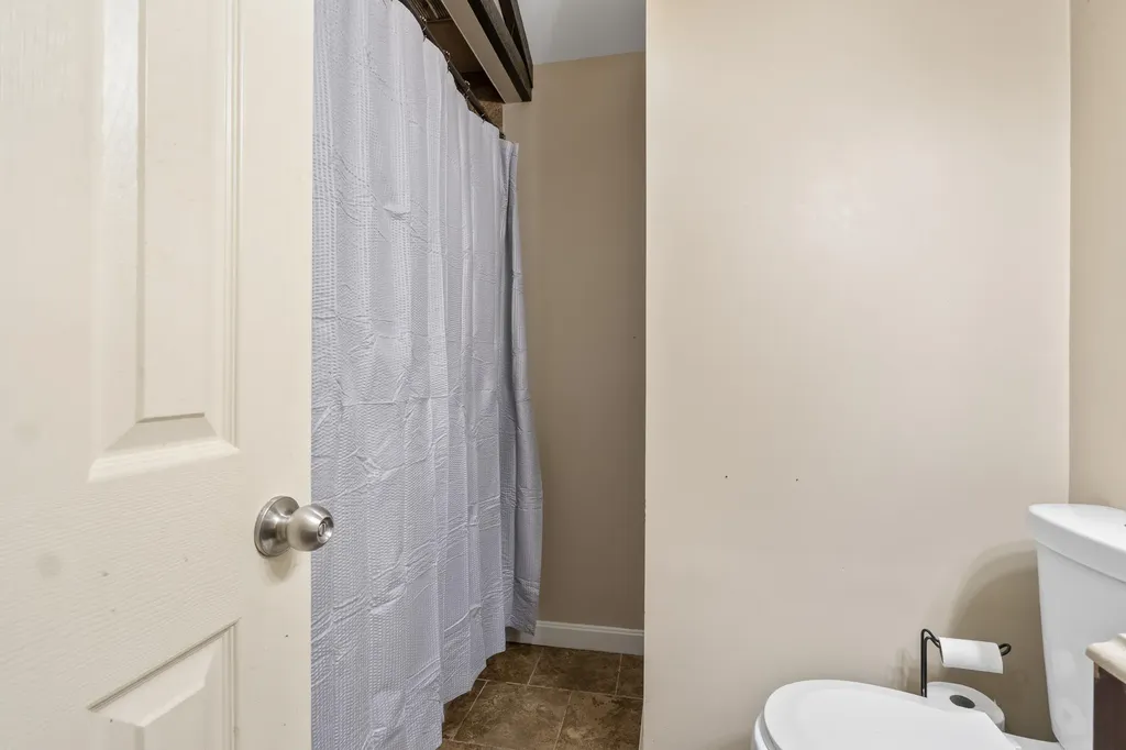 20 Sunderland Drive Auburn ME 04210