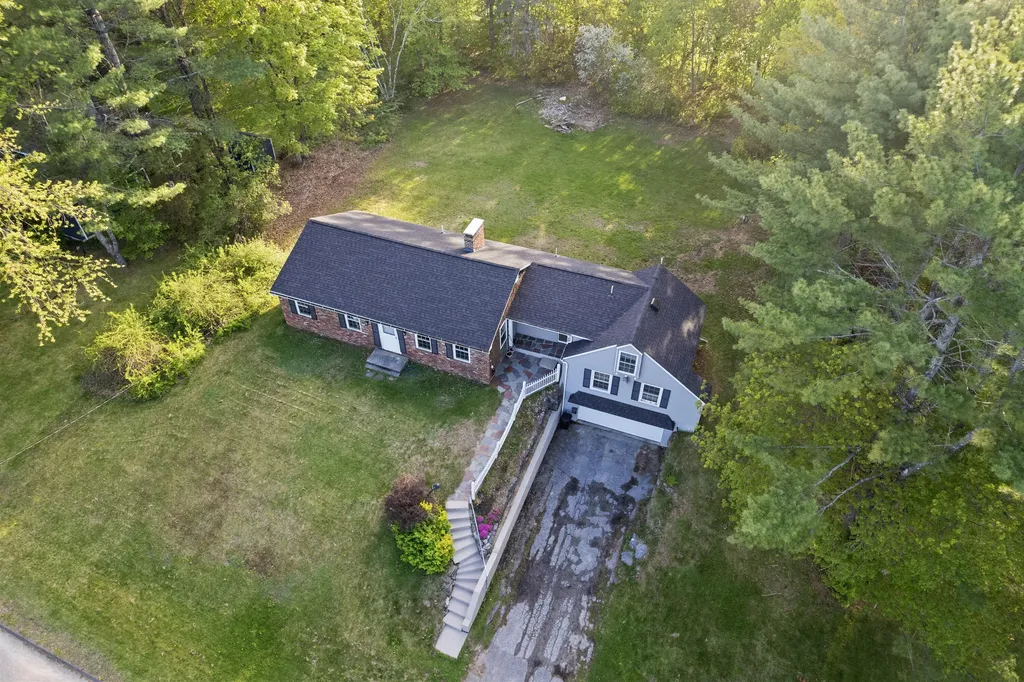 20 Sunderland Drive Auburn ME 04210