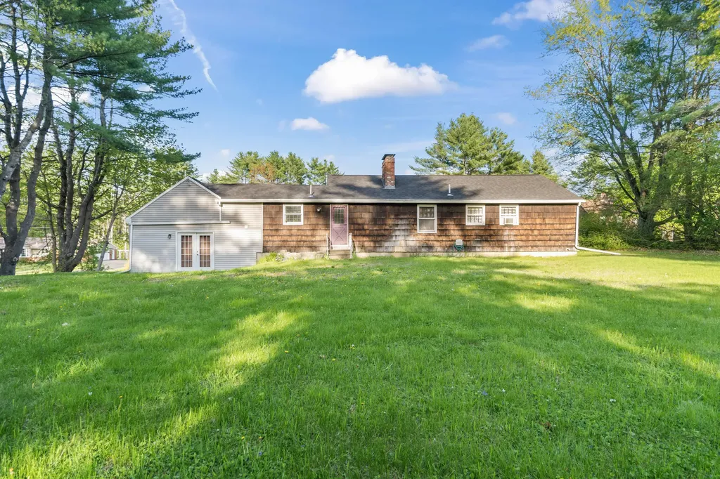 20 Sunderland Drive Auburn ME 04210