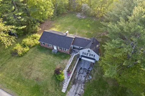 20 Sunderland Drive Auburn ME 04210
