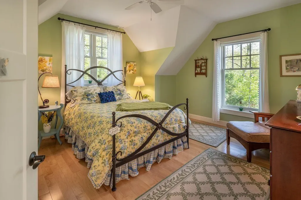 361 Cape Road Raymond ME 04071
