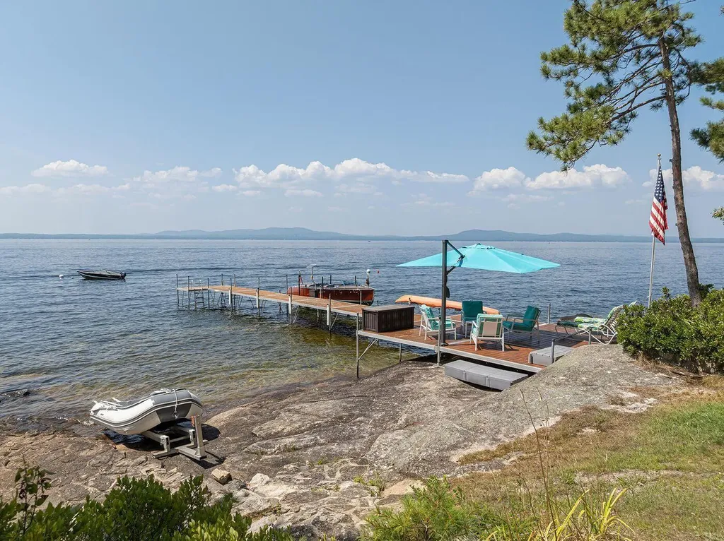 361 Cape Road Raymond ME 04071