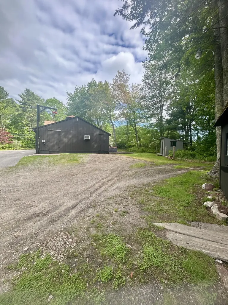 208 New Road Arundel ME 04046