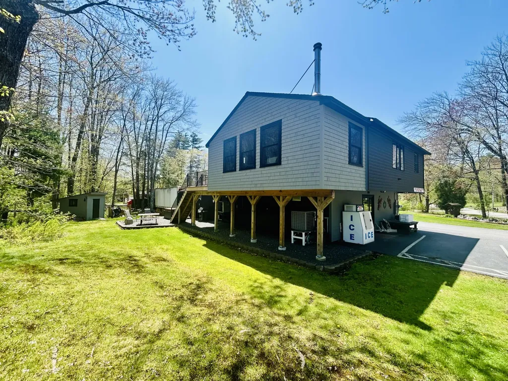 208 New Road Arundel ME 04046