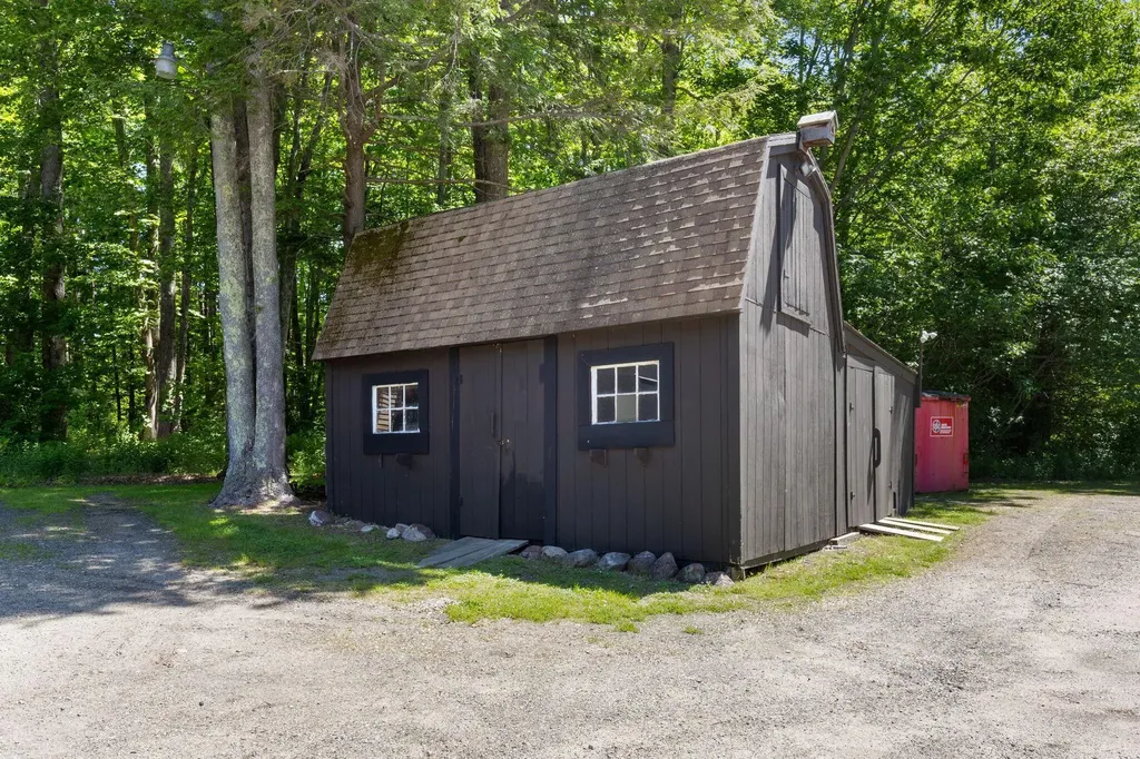 208 New Road Arundel ME 04046