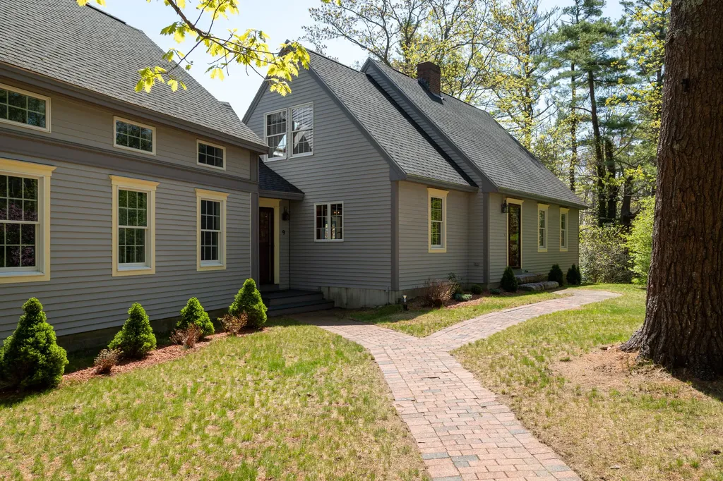 9 Ocean View Circle Saco ME 04072