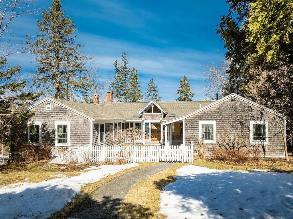 38 Douglas Lane Owls Head ME 04854