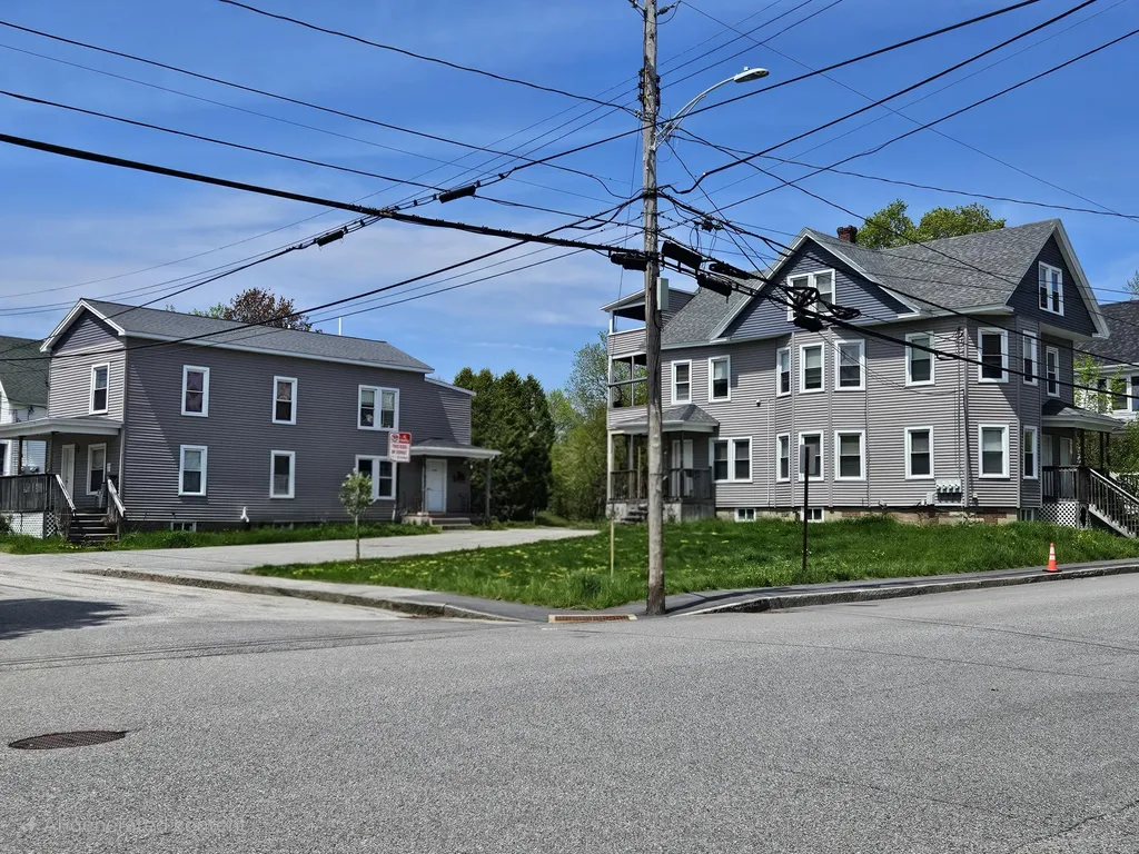 20 Sylvan Avenue Lewiston ME 04240