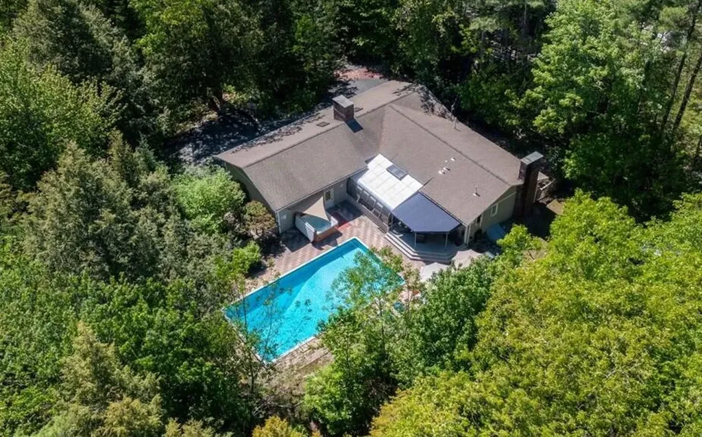 19 Brookside Drive Falmouth ME 04105