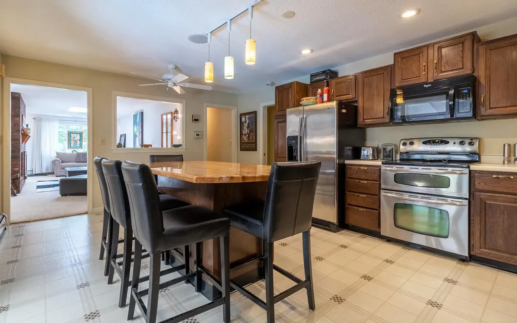 19 Brookside Drive Falmouth ME 04105