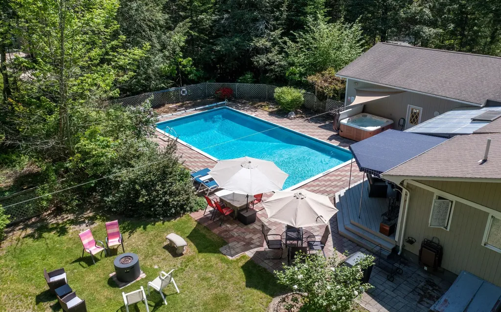 19 Brookside Drive Falmouth ME 04105