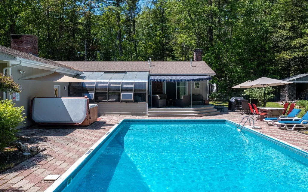 19 Brookside Drive Falmouth ME 04105
