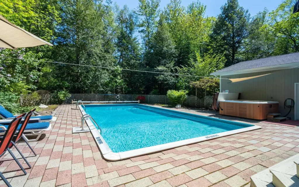 19 Brookside Drive Falmouth ME 04105