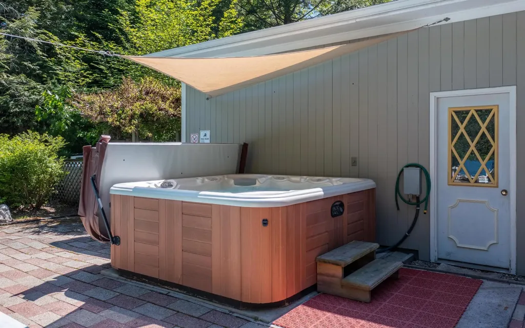 19 Brookside Drive Falmouth ME 04105