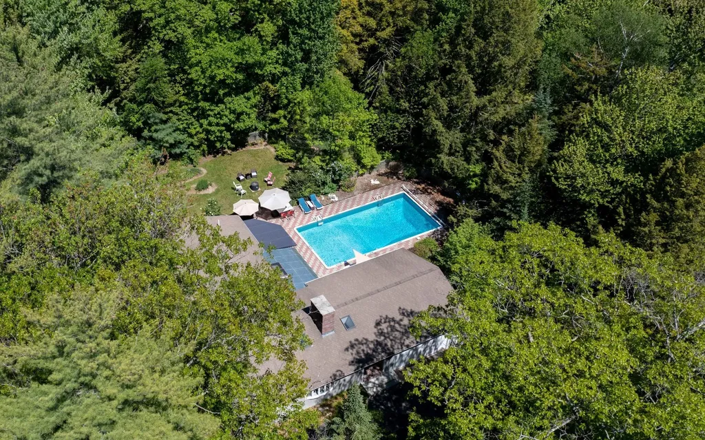 19 Brookside Drive Falmouth ME 04105