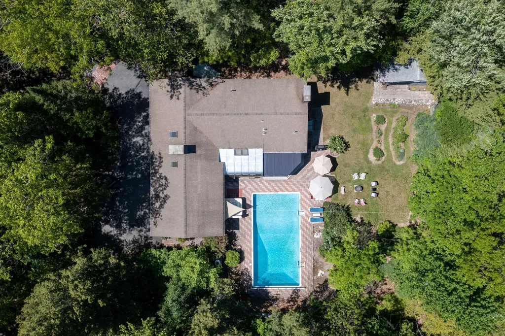 19 Brookside Drive Falmouth ME 04105