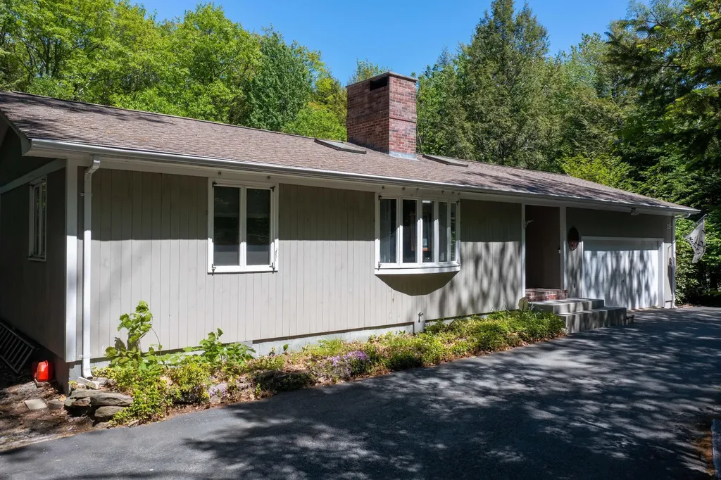 19 Brookside Drive Falmouth ME 04105