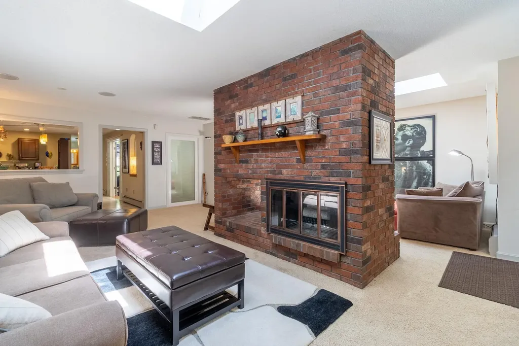19 Brookside Drive Falmouth ME 04105