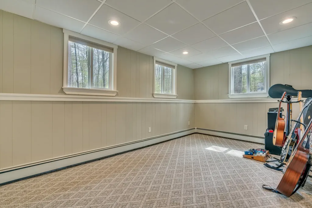 33 Lawrence Road Gray ME 04039