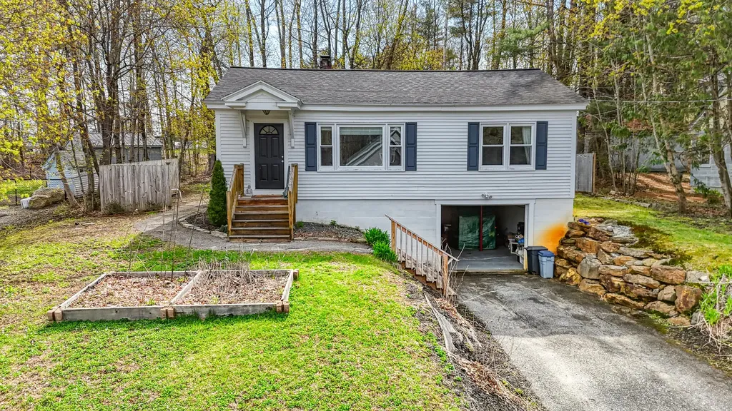 19 Brann Avenue Augusta ME 04330