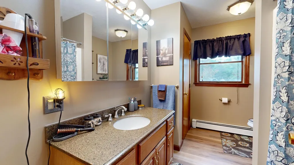 4 Venise Avenue Lewiston ME 04240