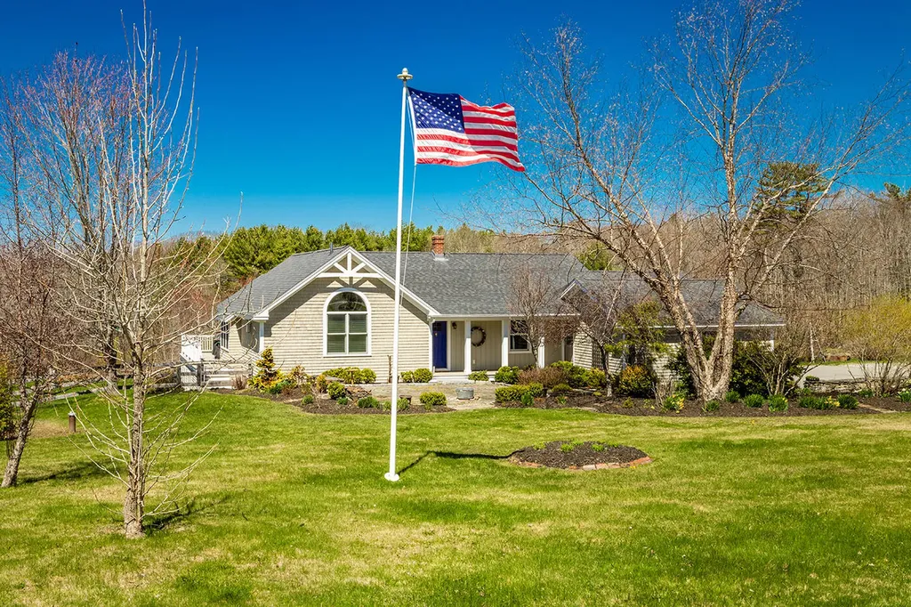 947 Beach Road Lincolnville ME 04849