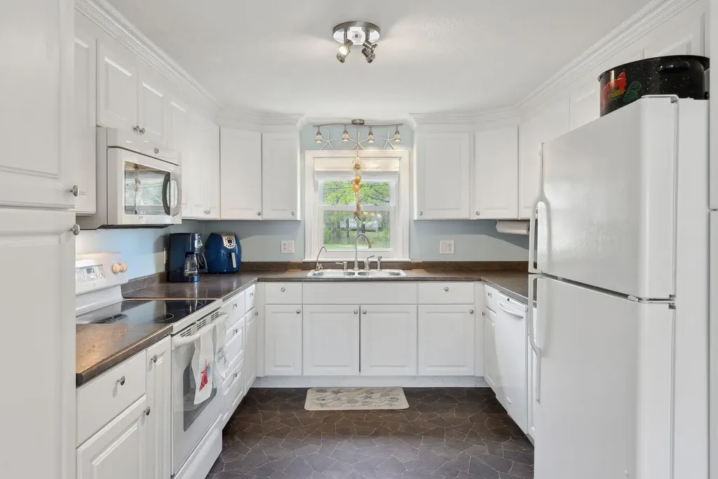 48 Woodside Drive Kennebunk ME 04043