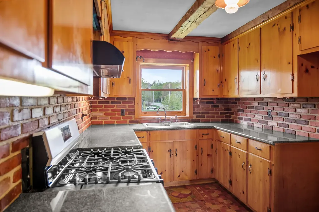 691 North Road Parsonsfield ME 04047