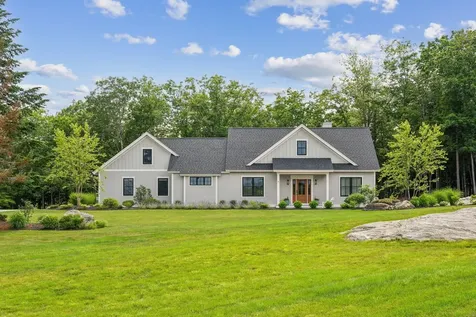 8 Farmview Drive Pownal ME 04069