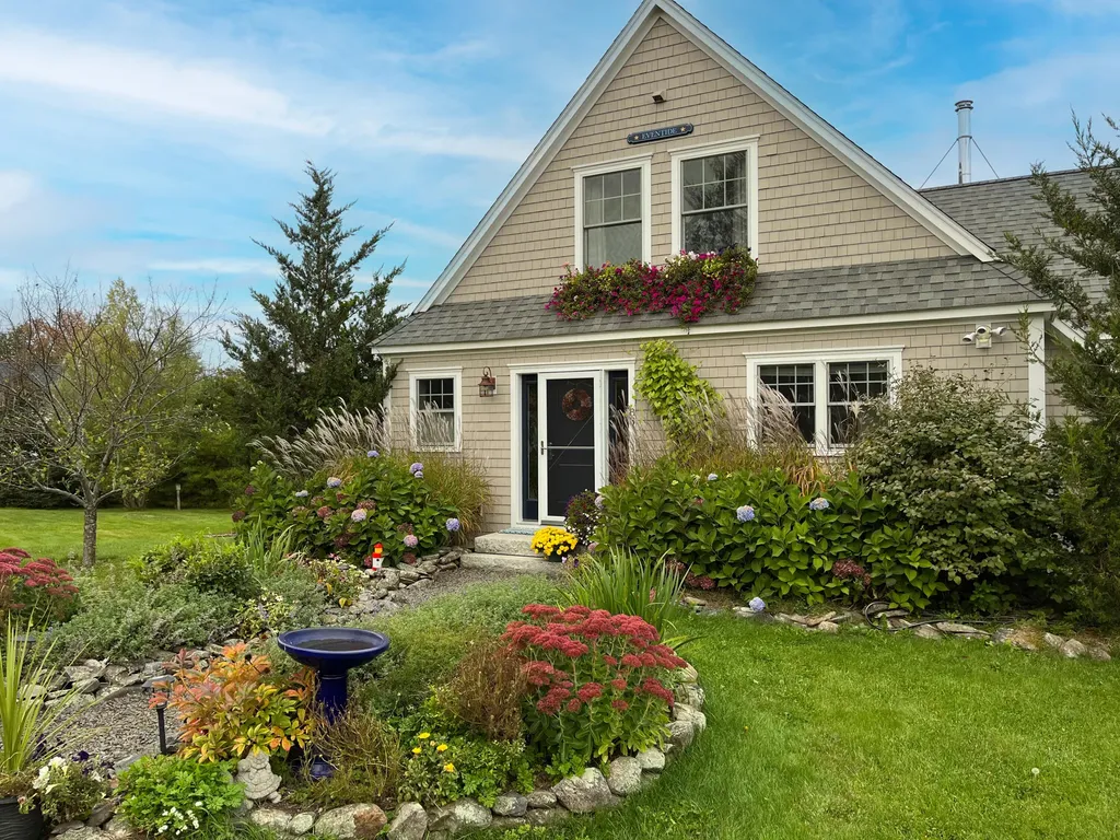 83 Barrett Hill Road Hope ME 04847