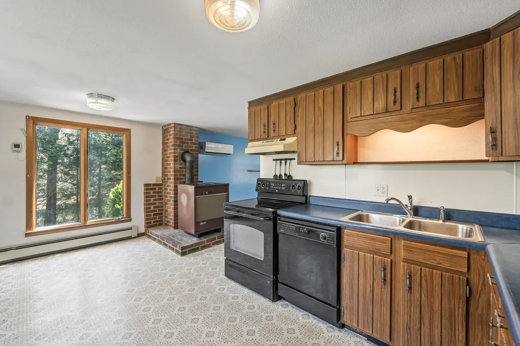189 Beechnut Hill Road Wiscasset ME 04578