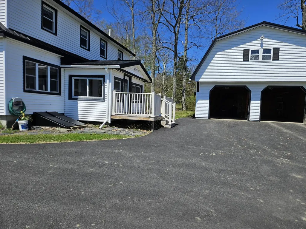 1377 Pushaw Road Glenburn ME 04401