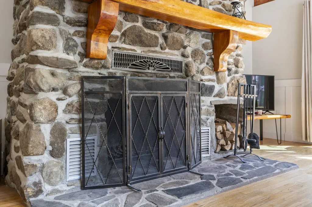 591 Eight Rod Road Augusta ME 04330