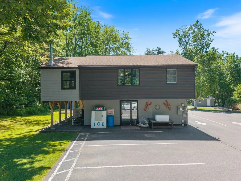 208 New Road Arundel ME 04046