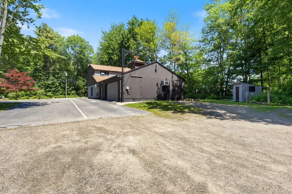 208 New Road Arundel ME 04046