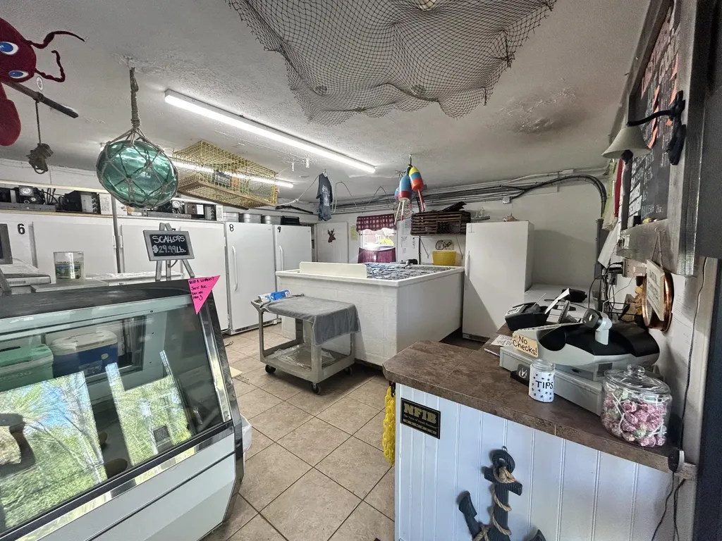 208 New Road Arundel ME 04046