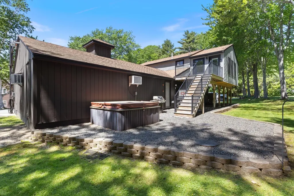 208 New Road Arundel ME 04046
