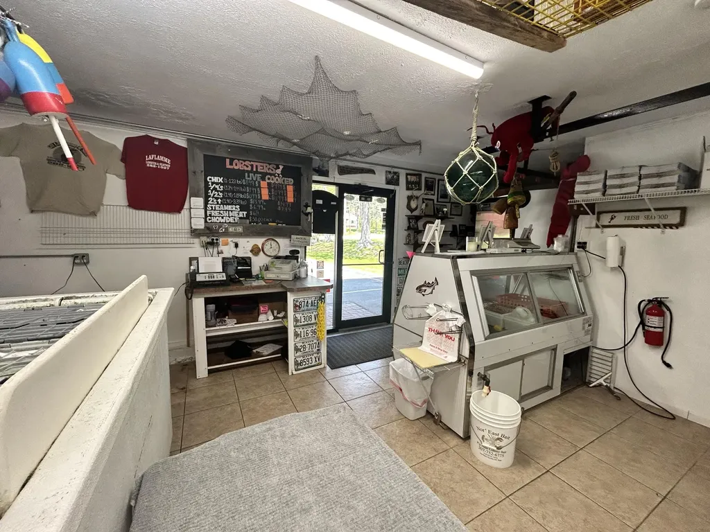 208 New Road Arundel ME 04046