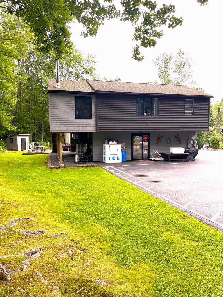 208 New Road Arundel ME 04046