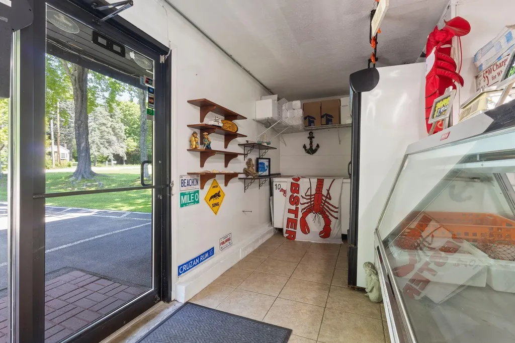 208 New Road Arundel ME 04046