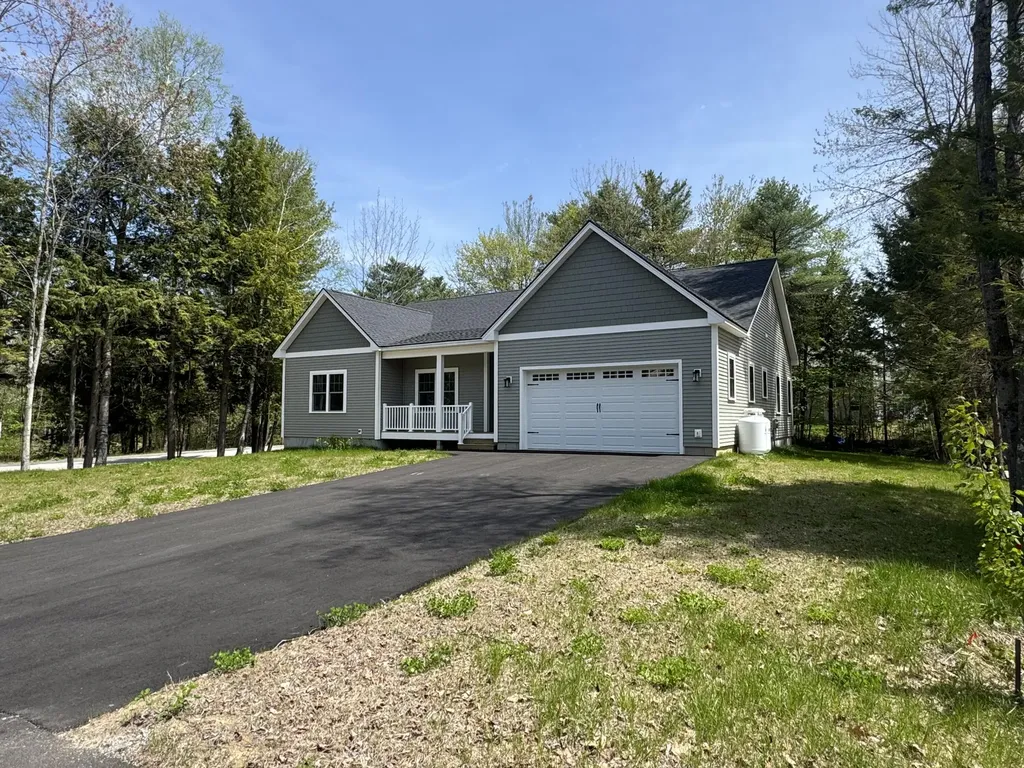 14 Macadamia Lane Lewiston ME 04240