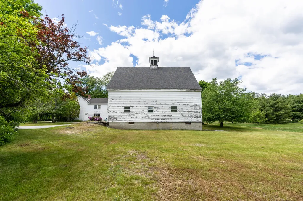 31 Gray Road North Yarmouth ME 04097