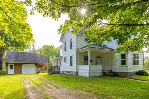 10 Joslyn Street Newport ME 04953