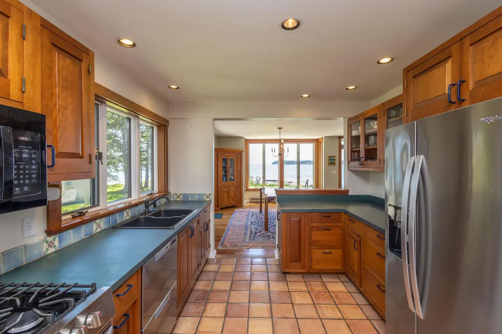 299 Island Avenue Saint George ME 04859